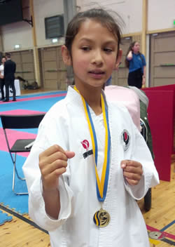 Milly Eriksson med sin brons i kumite