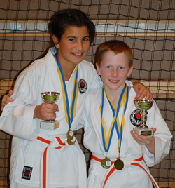 Hulya och Danne med medaljer