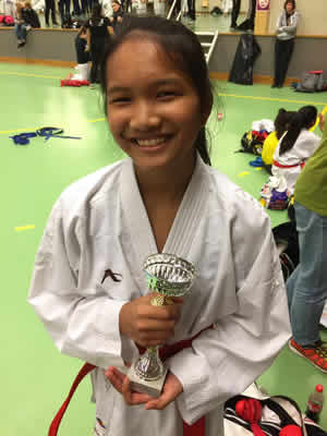 Mai med guld i kumite