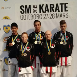 Kevin, Daniel, Ludwig, Elliot och Jimmy med medaljer