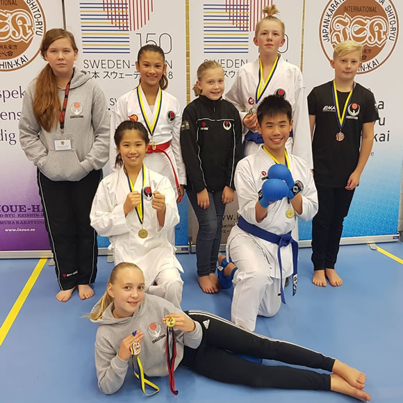 Åtta av tio tävlande vid Solna Karate Cup