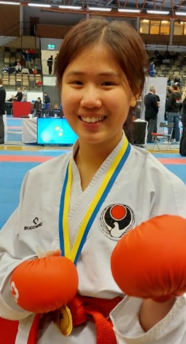 Liona med guld i kumite flickor 13 år