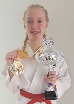 Tage Alskog med guld i U14 +55 kg, kumite